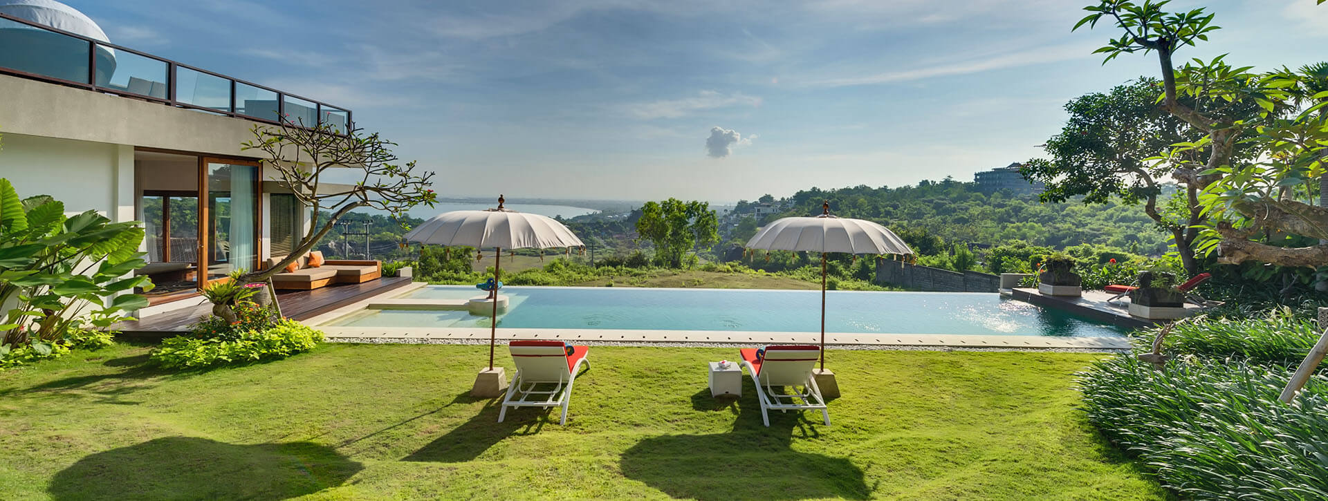 Villa Aiko - Lawn during the day